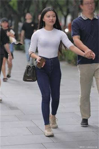 妻子安妮公司海边度假