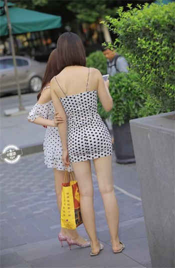 偷看女人换卫生巾