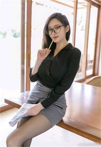 买房女销售员为了业绩