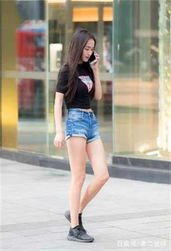 中国女留学生世界公交车