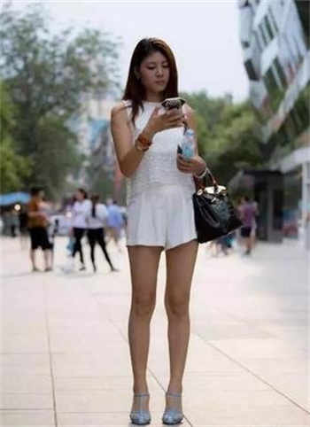 买房女销售员为了业绩