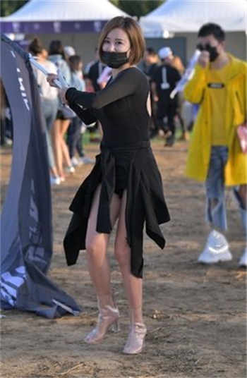 恶犬少女金丝旗袍