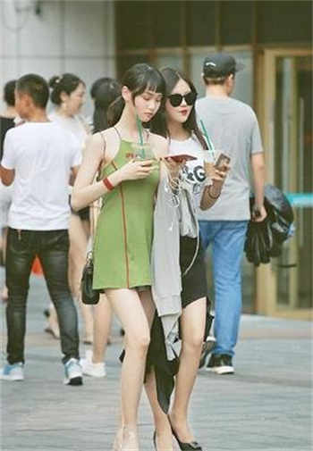 两人运动时奶一抖