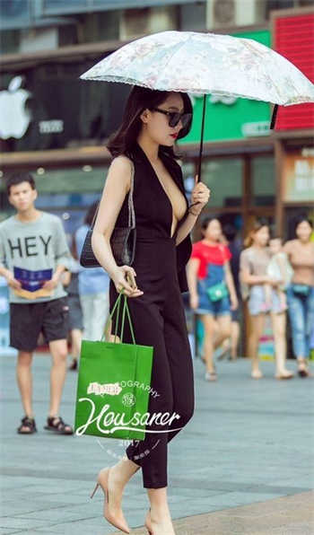 有人在女厕所放个杯子