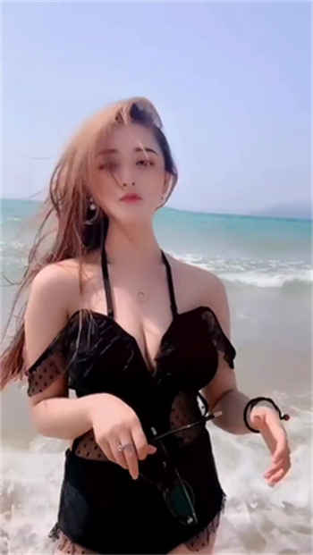 黄两个男的打扑克