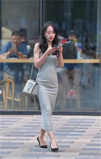 管小娅打扑克视频